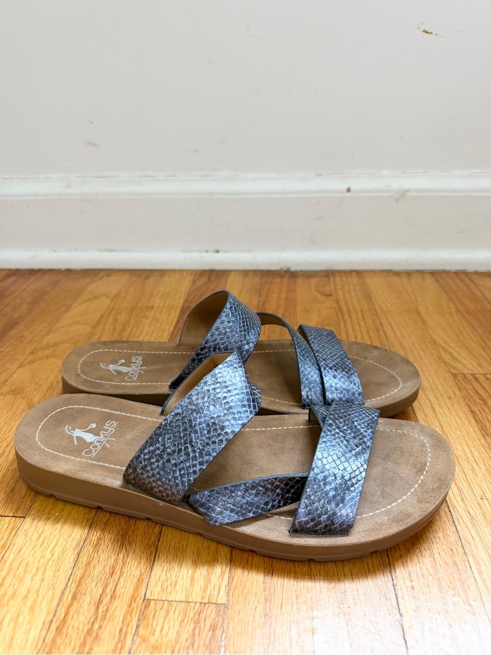 Corkys Strappy Snake Skin Print Sandals Women’s Size 7 Slip On Lydia Thong